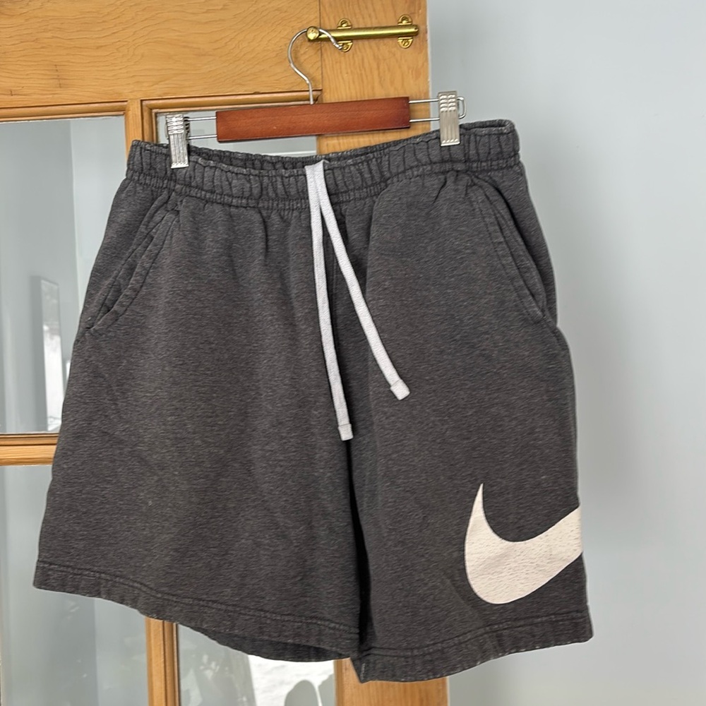 Nike used men’s shorts medium gray
